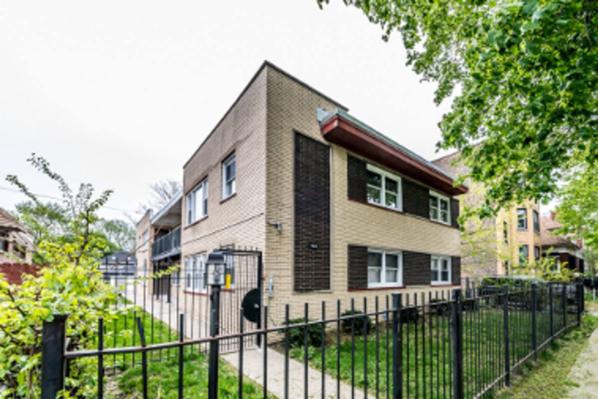 Apartment for rent at 7927 S Ellis Ave, Chicago, IL 60619