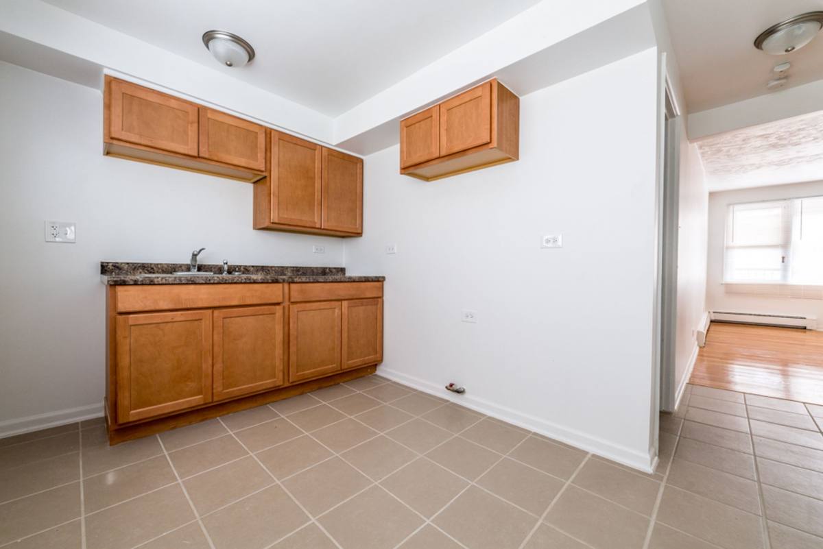 Apartment for rent at 7927 S Ellis Ave, Chicago, IL 60619