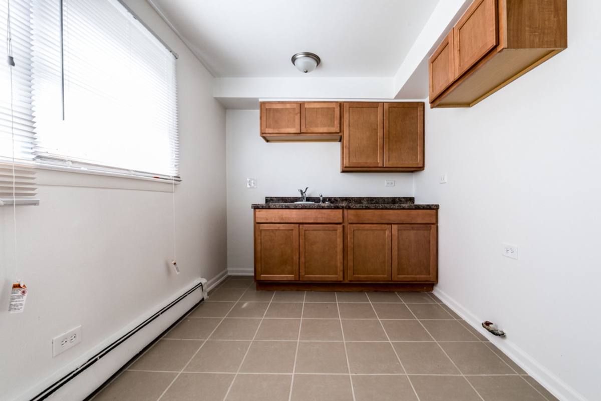 Apartment for rent at 7927 S Ellis Ave, Chicago, IL 60619