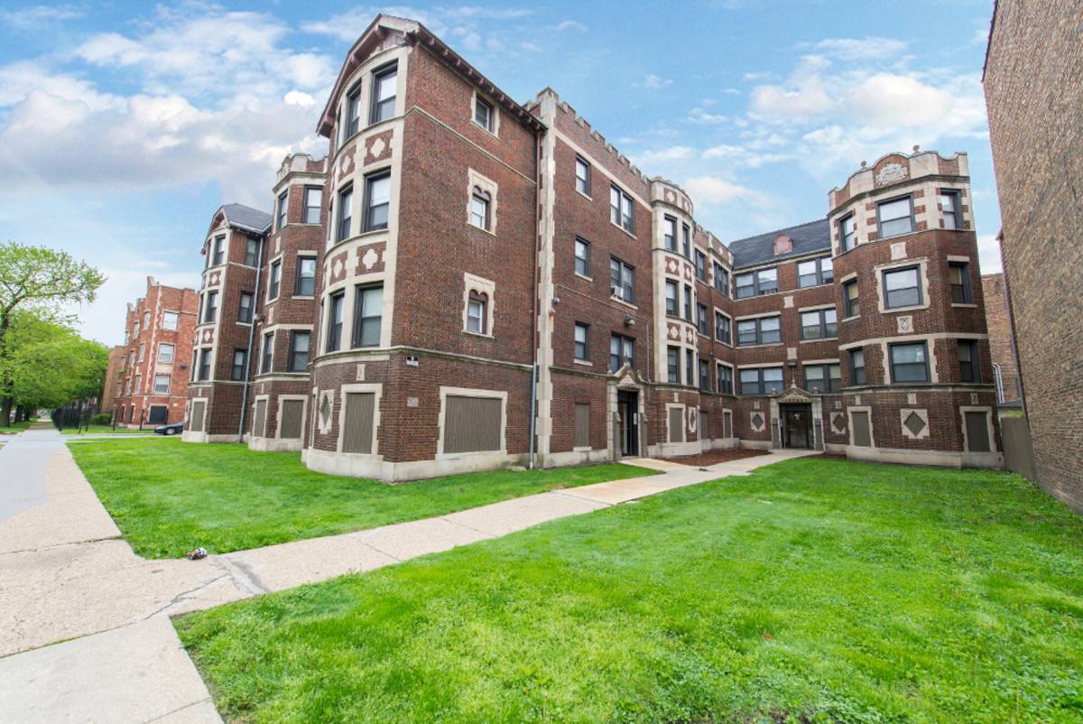 Apartment for rent at 914-918 E 82nd St, Chicago, IL 60619