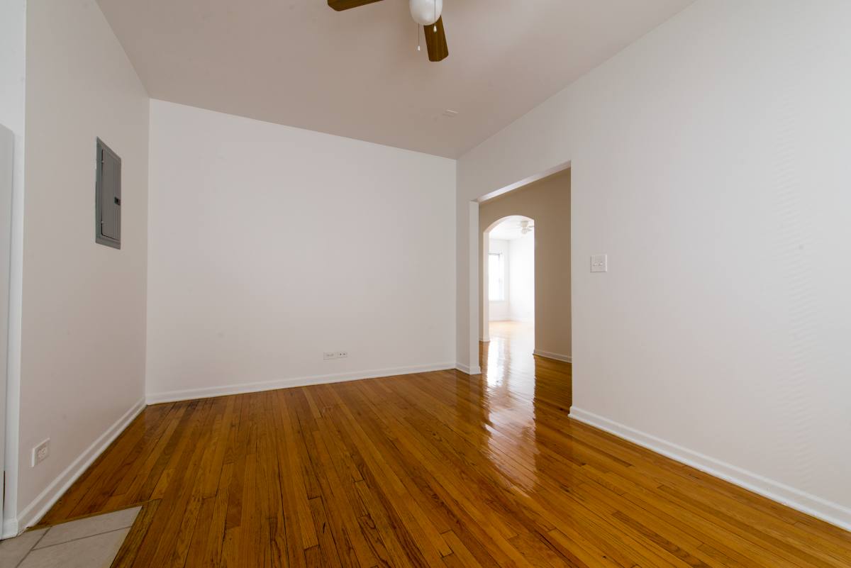 Apartment for rent at 914-918 E 82nd St, Chicago, IL 60619