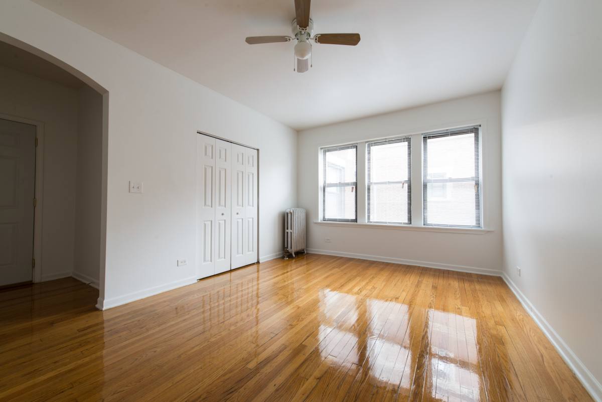 Apartment for rent at 914-918 E 82nd St, Chicago, IL 60619