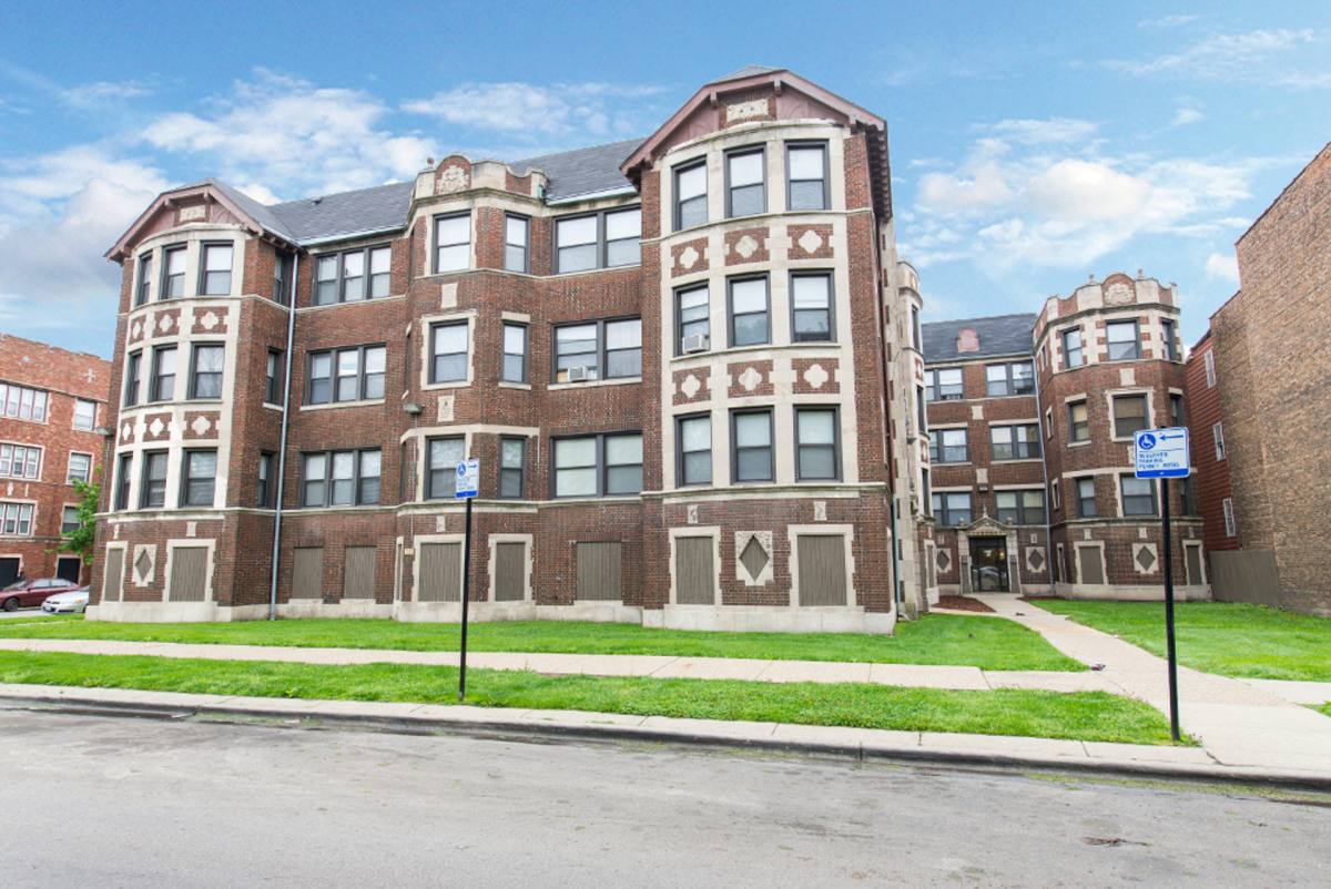 Apartment for rent at 914-918 E 82nd St, Chicago, IL 60619