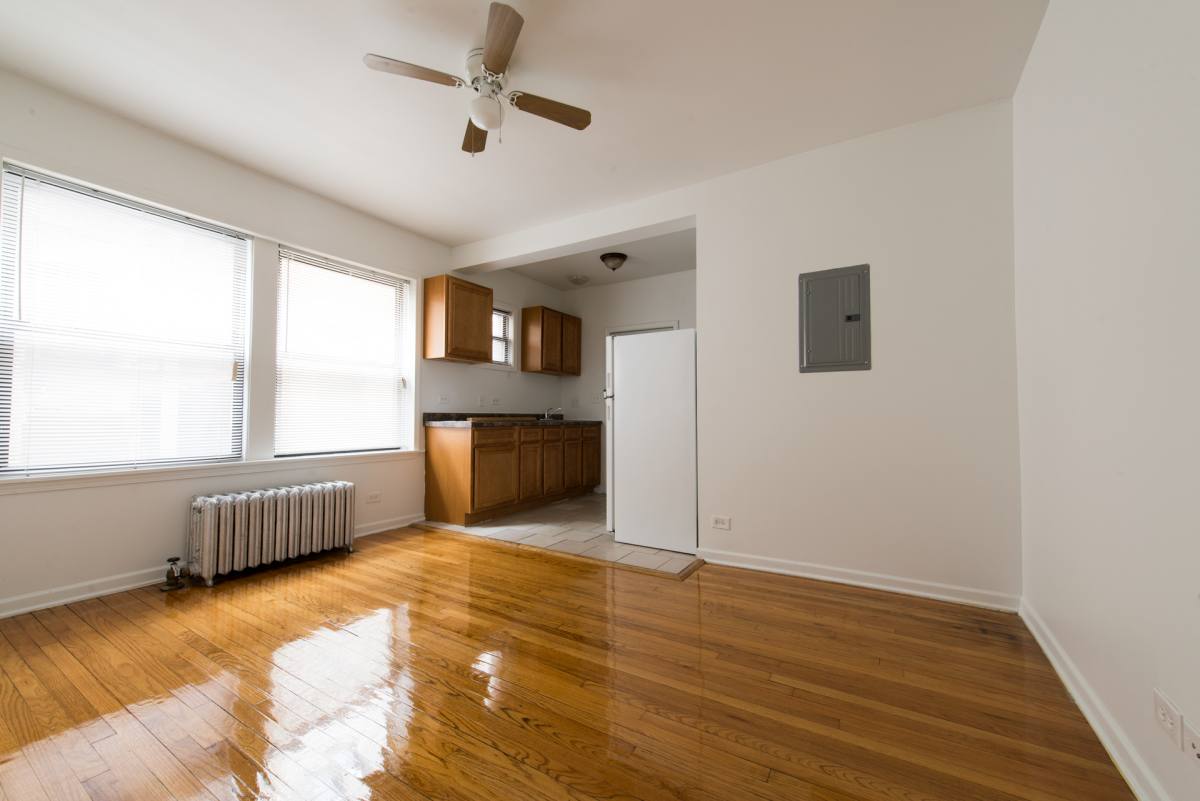 Apartment for rent at 914-918 E 82nd St, Chicago, IL 60619