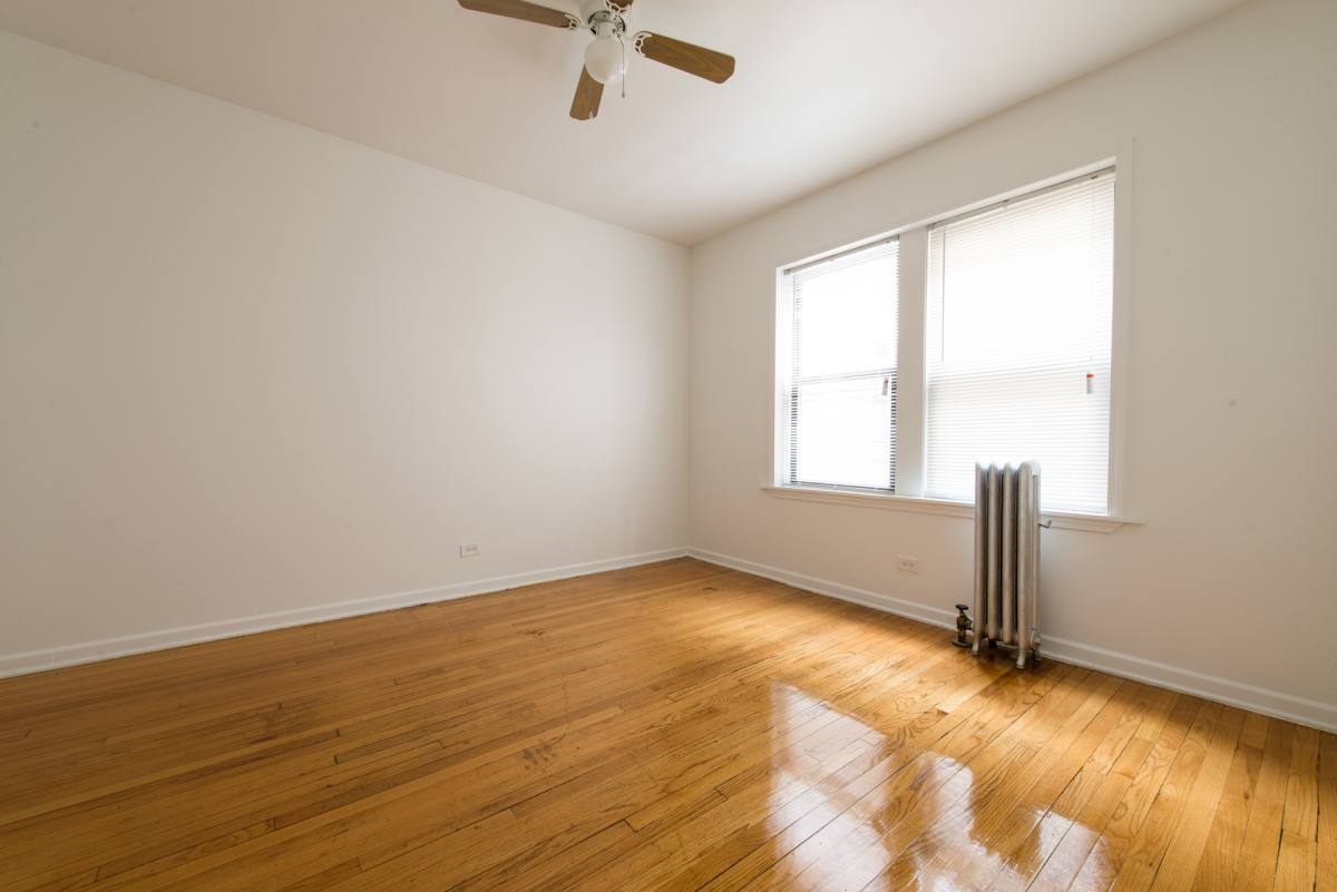 Apartment for rent at 914-918 E 82nd St, Chicago, IL 60619