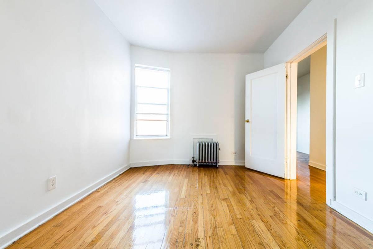 Apartment for rent at 8200-04 S Ingleside Ave, Chicago, IL 60619