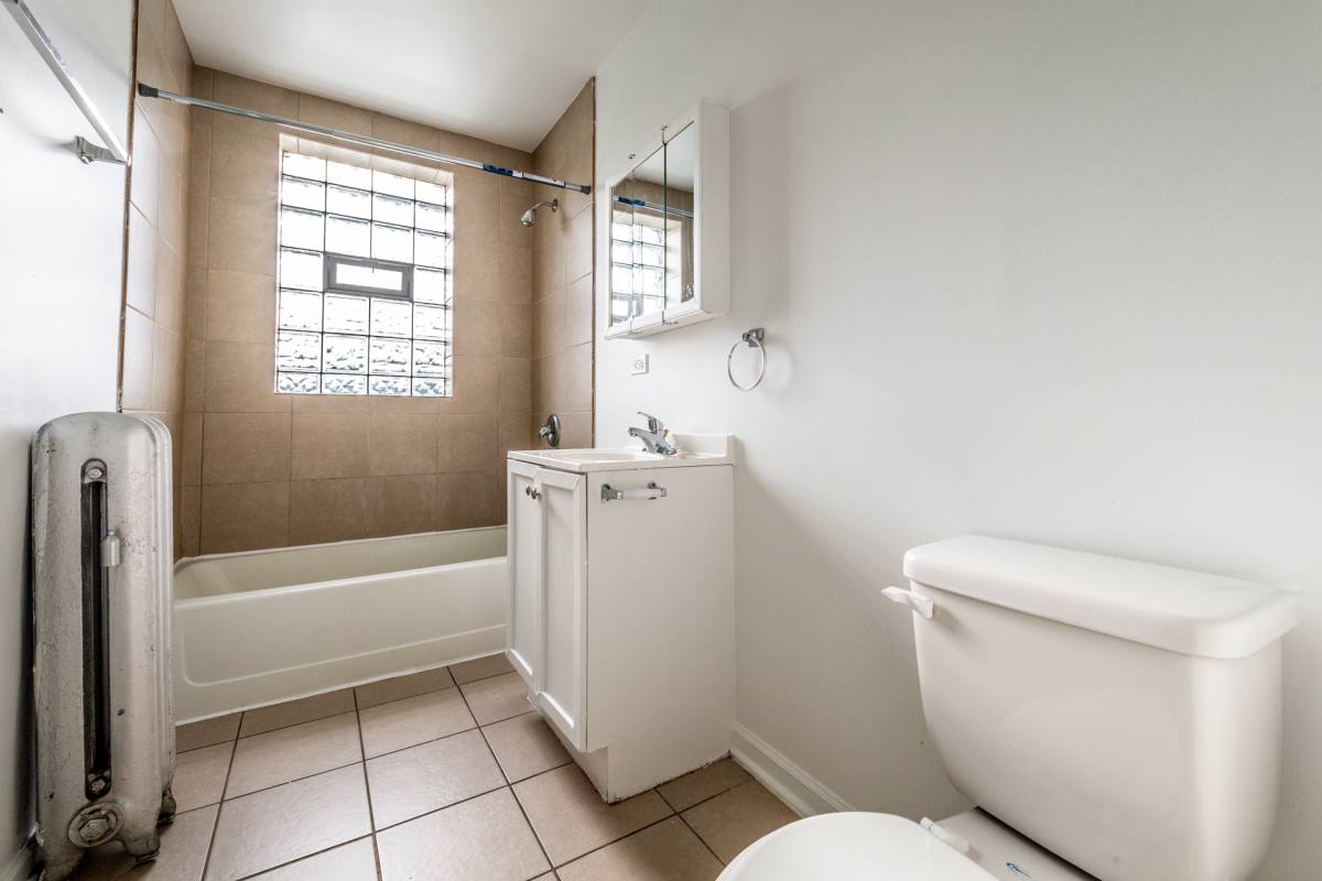 Apartment for rent at 8155 S Ingleside Ave, Chicago, IL 60619
