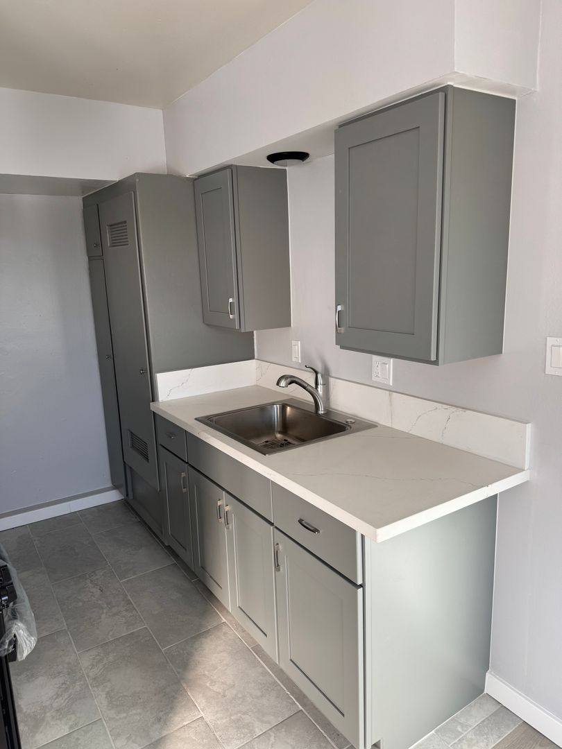 Apartment for rent at 218 Chicago Ave, Huntington Beach, CA 92648