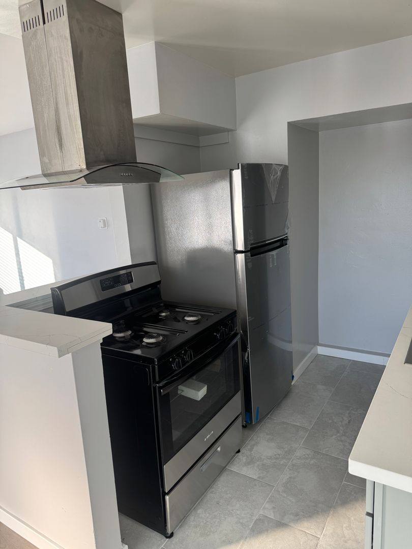 Apartment for rent at 218 Chicago Ave, Huntington Beach, CA 92648