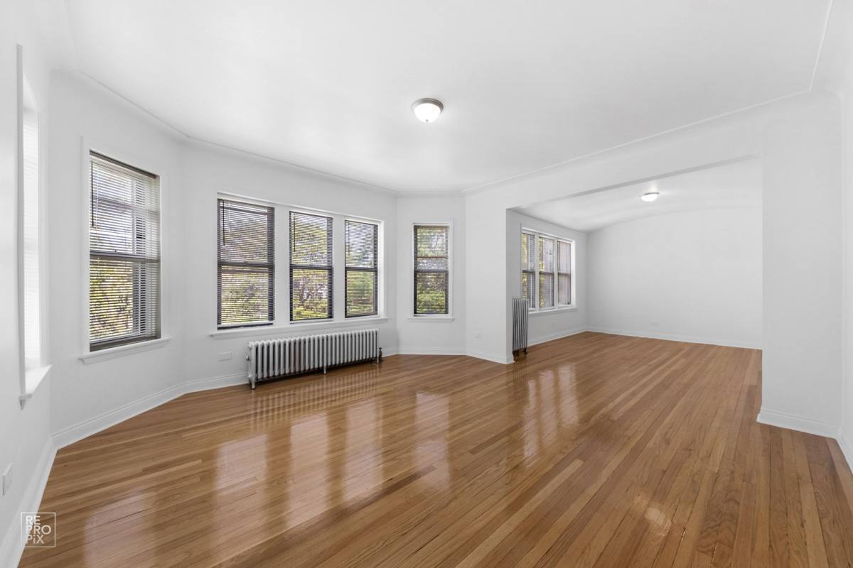 Apartment for rent at 7655-7657 S E End, Chicago, IL 60649
