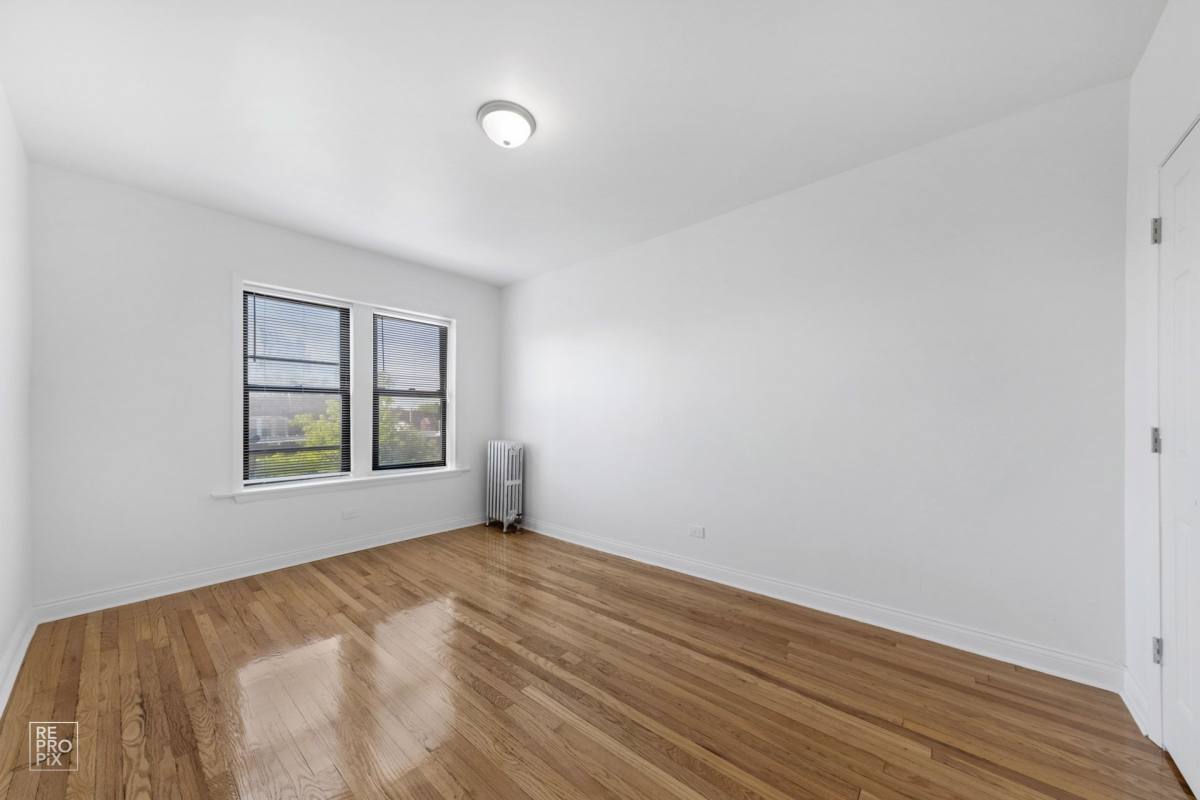 Apartment for rent at 7655-7657 S E End, Chicago, IL 60649