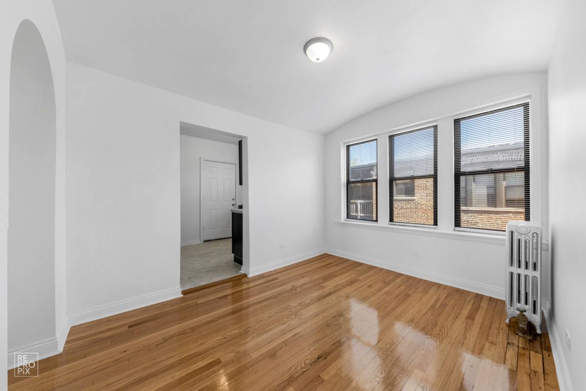 Apartment for rent at 7655-7657 S E End, Chicago, IL 60649