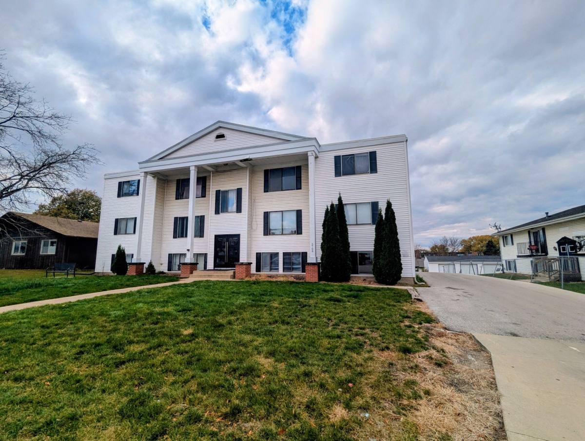 Apartment for rent at 3768 W 9th St, Waterloo, IA 50702