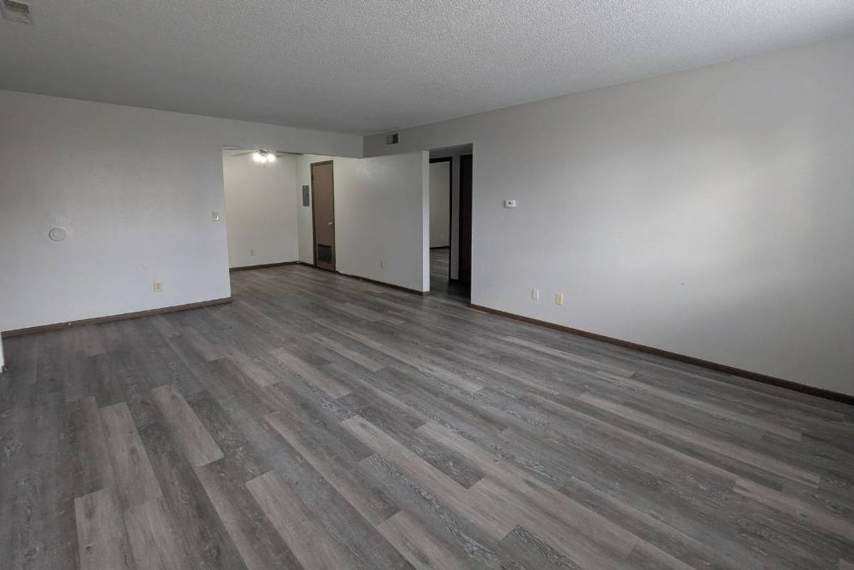 Apartment for rent at 3768 W 9th St, Waterloo, IA 50702