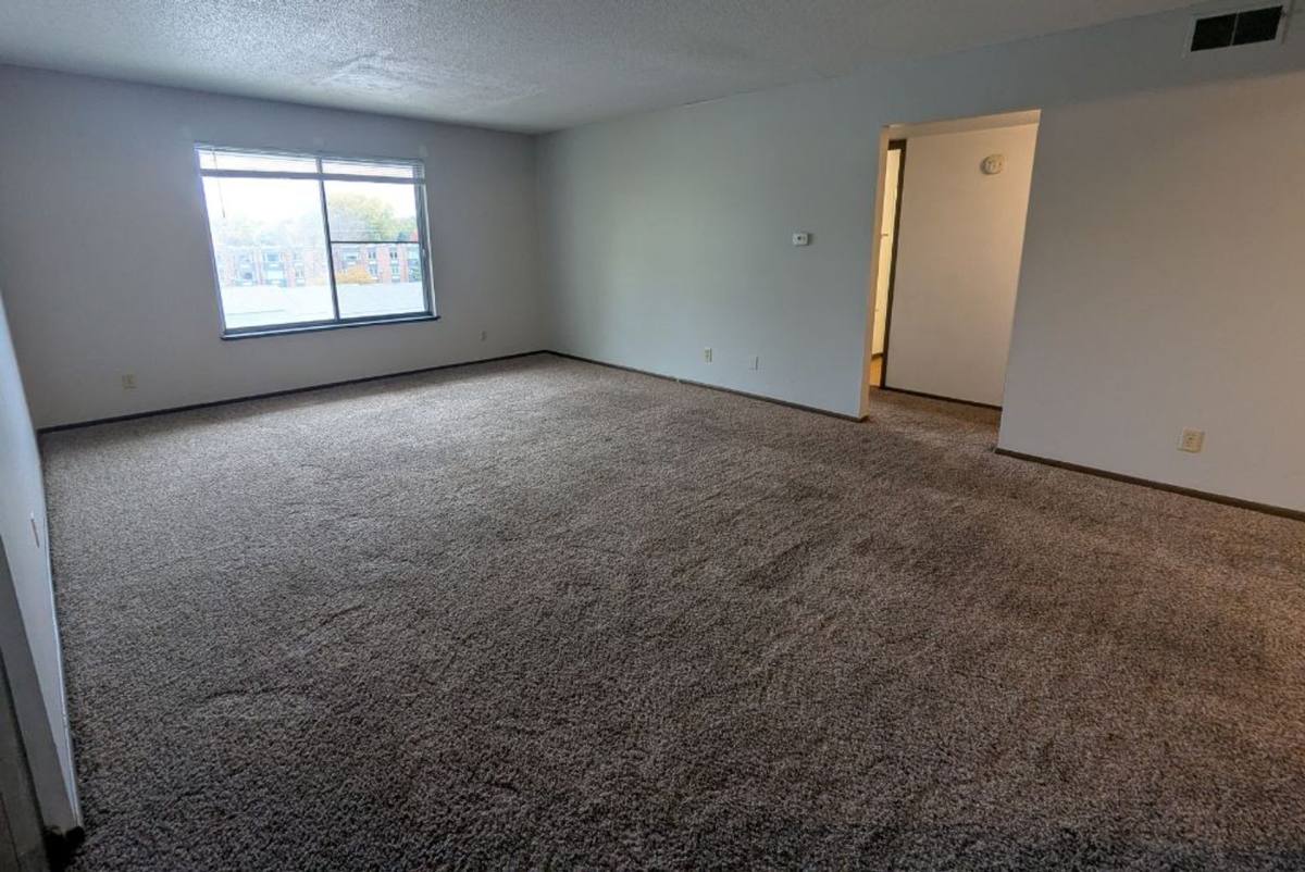 Apartment for rent at 3768 W 9th St, Waterloo, IA 50702