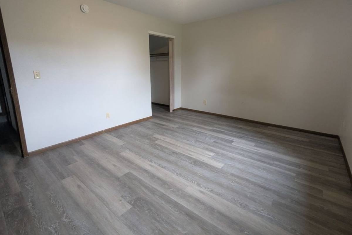 Apartment for rent at 3768 W 9th St, Waterloo, IA 50702