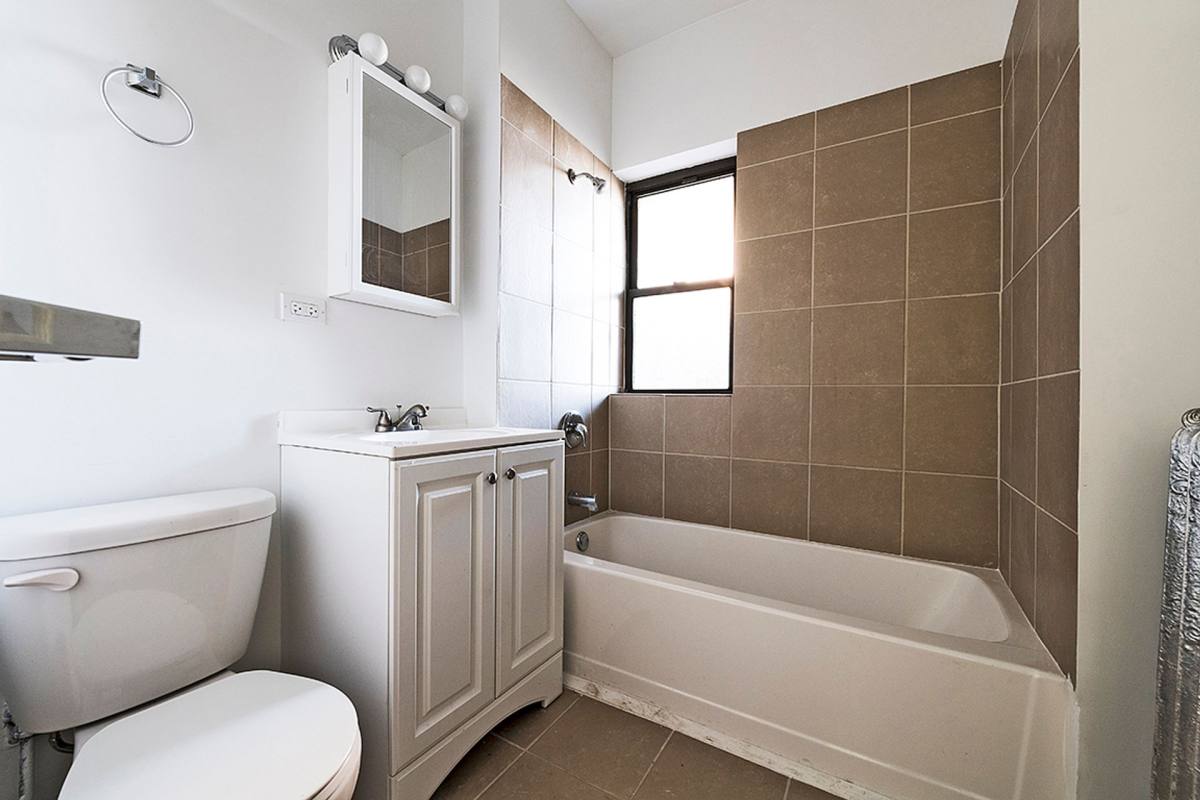 Apartment for rent at 1404-16 W 78th St, Chicago, IL 60620