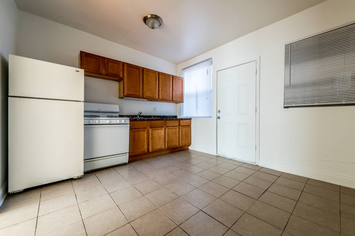 Apartment for rent at 8000-12 S Maryland Ave, Chicago, IL 60619