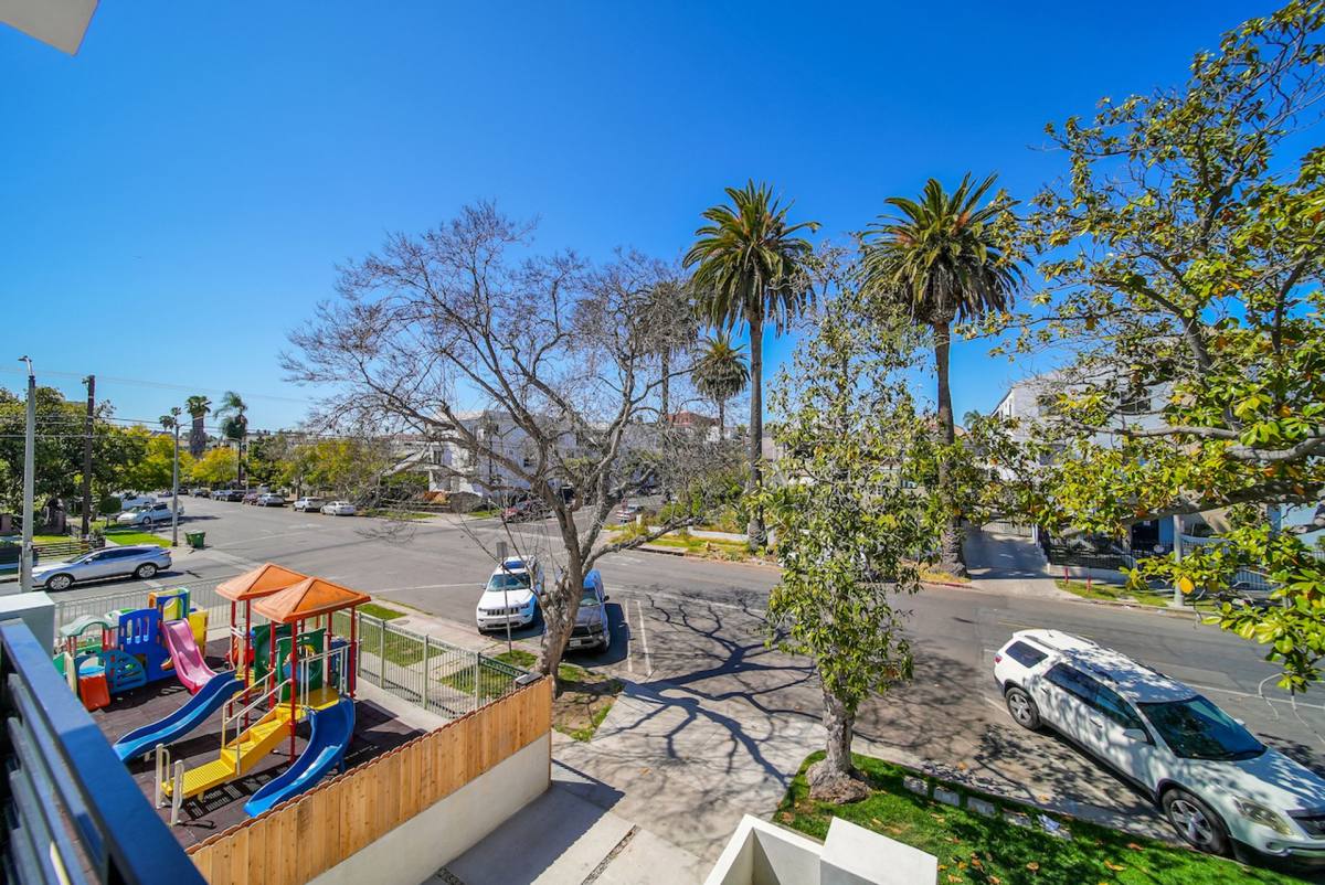 Apartment for rent at 406-408 1 2 N Kenmore Ave, Los Angeles, CA 90004