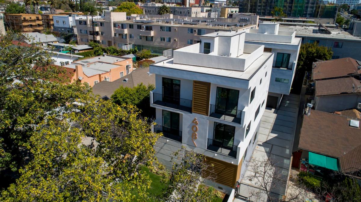 Apartment for rent at 406-408 1 2 N Kenmore Ave, Los Angeles, CA 90004