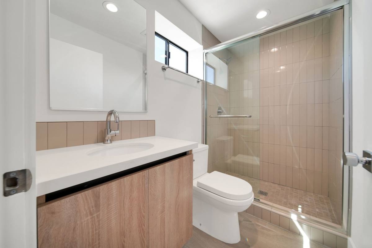 Apartment for rent at 406-408 1 2 N Kenmore Ave, Los Angeles, CA 90004