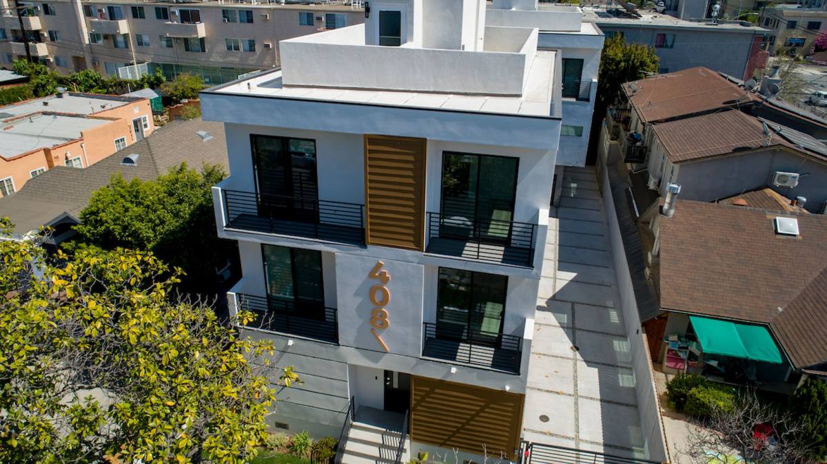 Apartment for rent at 406-408 1 2 N Kenmore Ave, Los Angeles, CA 90004