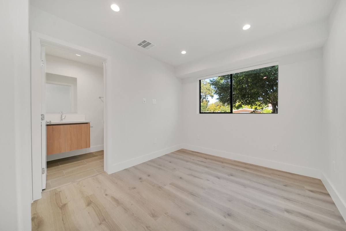 Apartment for rent at 406-408 1 2 N Kenmore Ave, Los Angeles, CA 90004