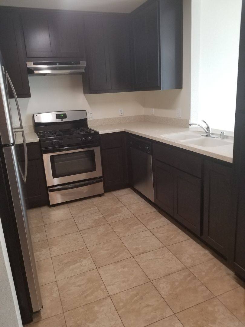 Apartment for rent at 405 Eastwood Ave, Manteca, CA 95336