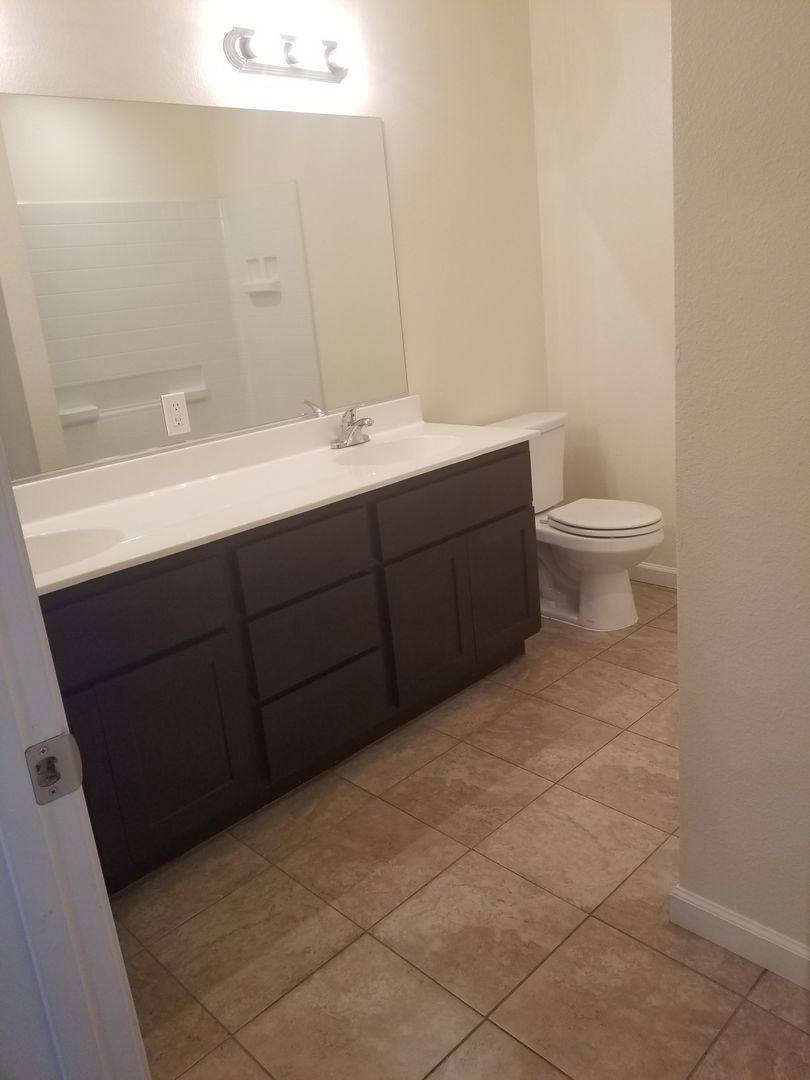 Apartment for rent at 405 Eastwood Ave, Manteca, CA 95336