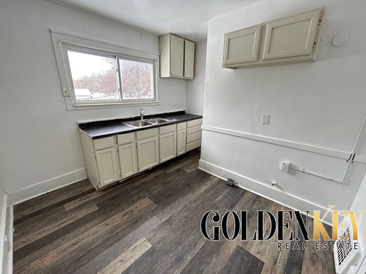 Apartment for rent at 6885 Mettetal, Detroit, MI 48228