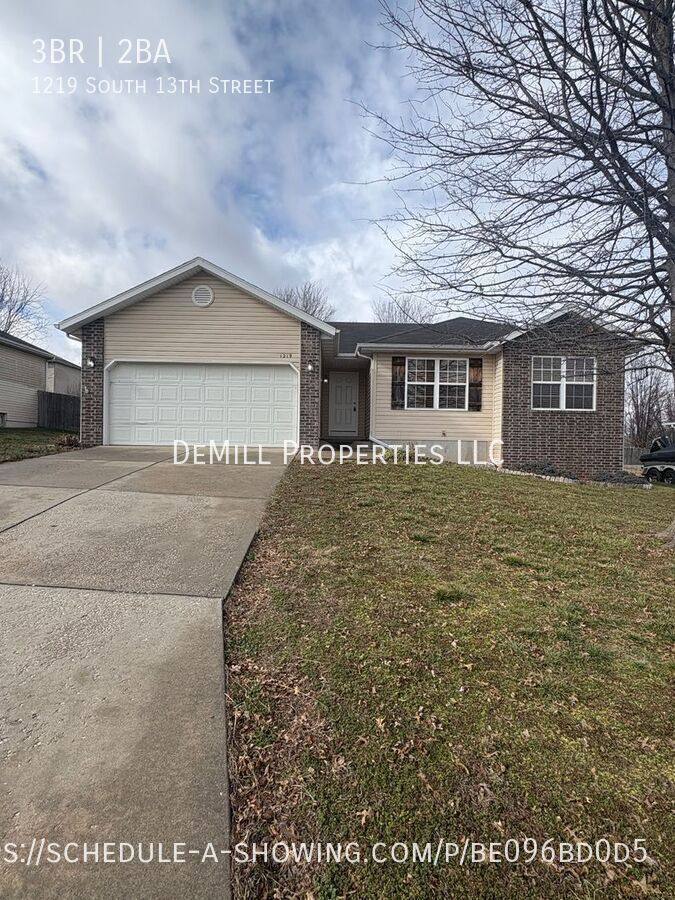 House for rent at 1219 S 13th St, Ozark, MO 65721