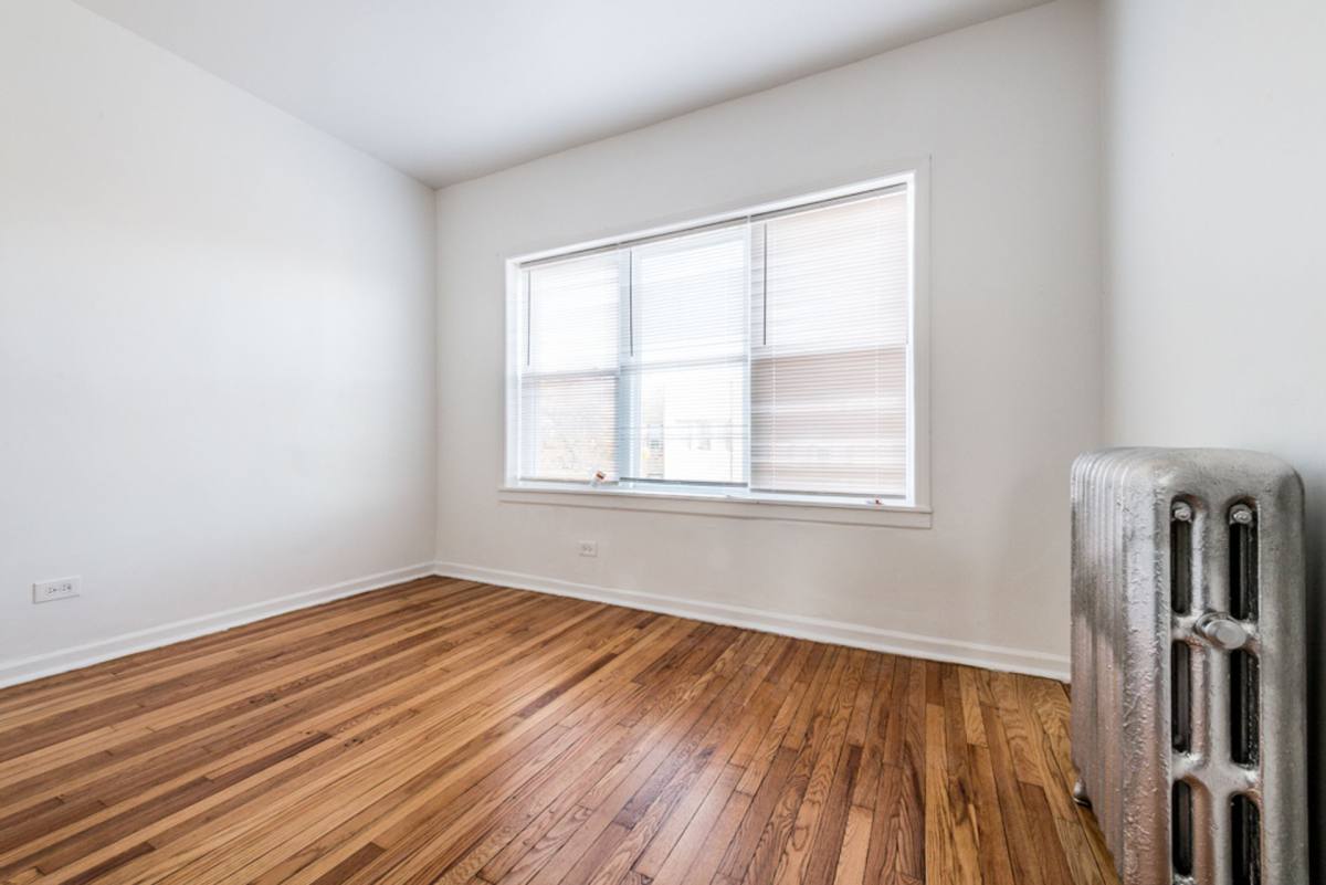 Apartment for rent at 400-402 S Kilbourn Ave, Chicago, IL 60624