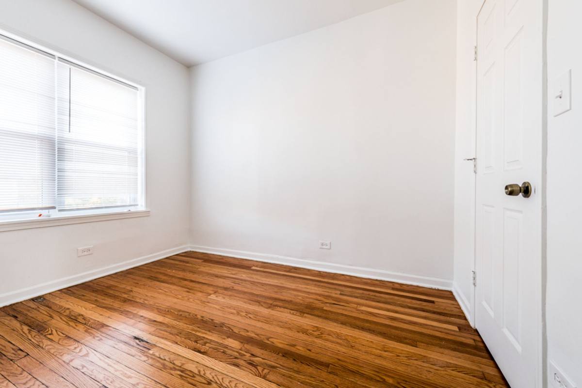 Apartment for rent at 400-402 S Kilbourn Ave, Chicago, IL 60624