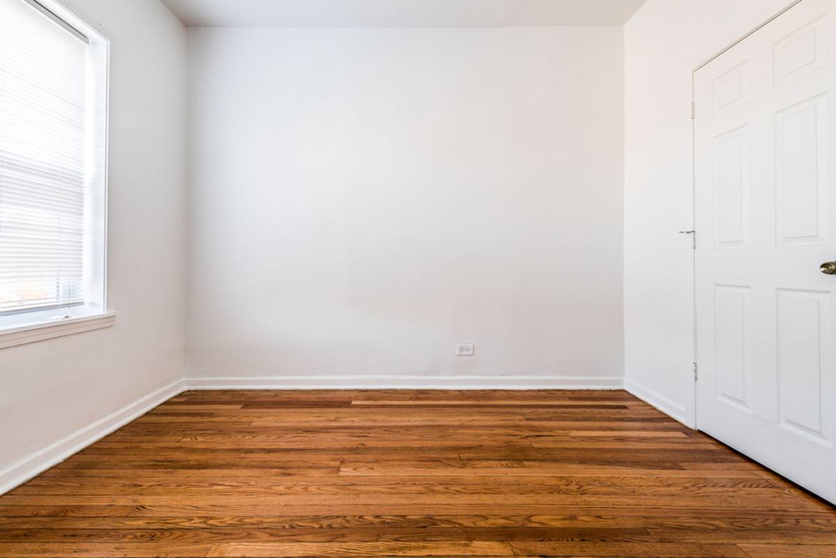 Apartment for rent at 400-402 S Kilbourn Ave, Chicago, IL 60624