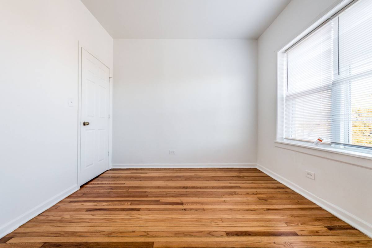 Apartment for rent at 400-402 S Kilbourn Ave, Chicago, IL 60624