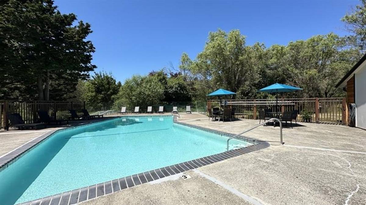 Apartment for rent at 14095 SW Walker Rd, Beaverton, OR 97005