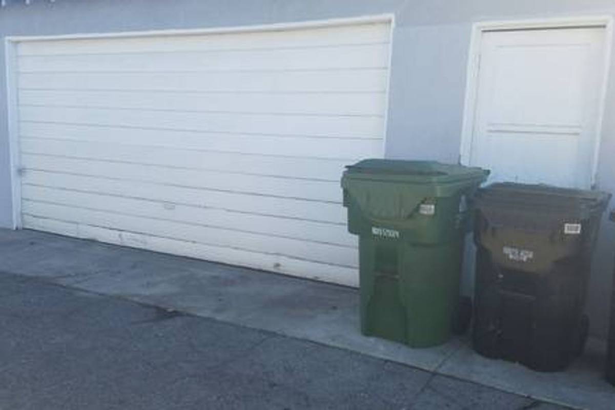 Apartment for rent at 12423-25 Chandler Blvd, Valley Village, CA 91607