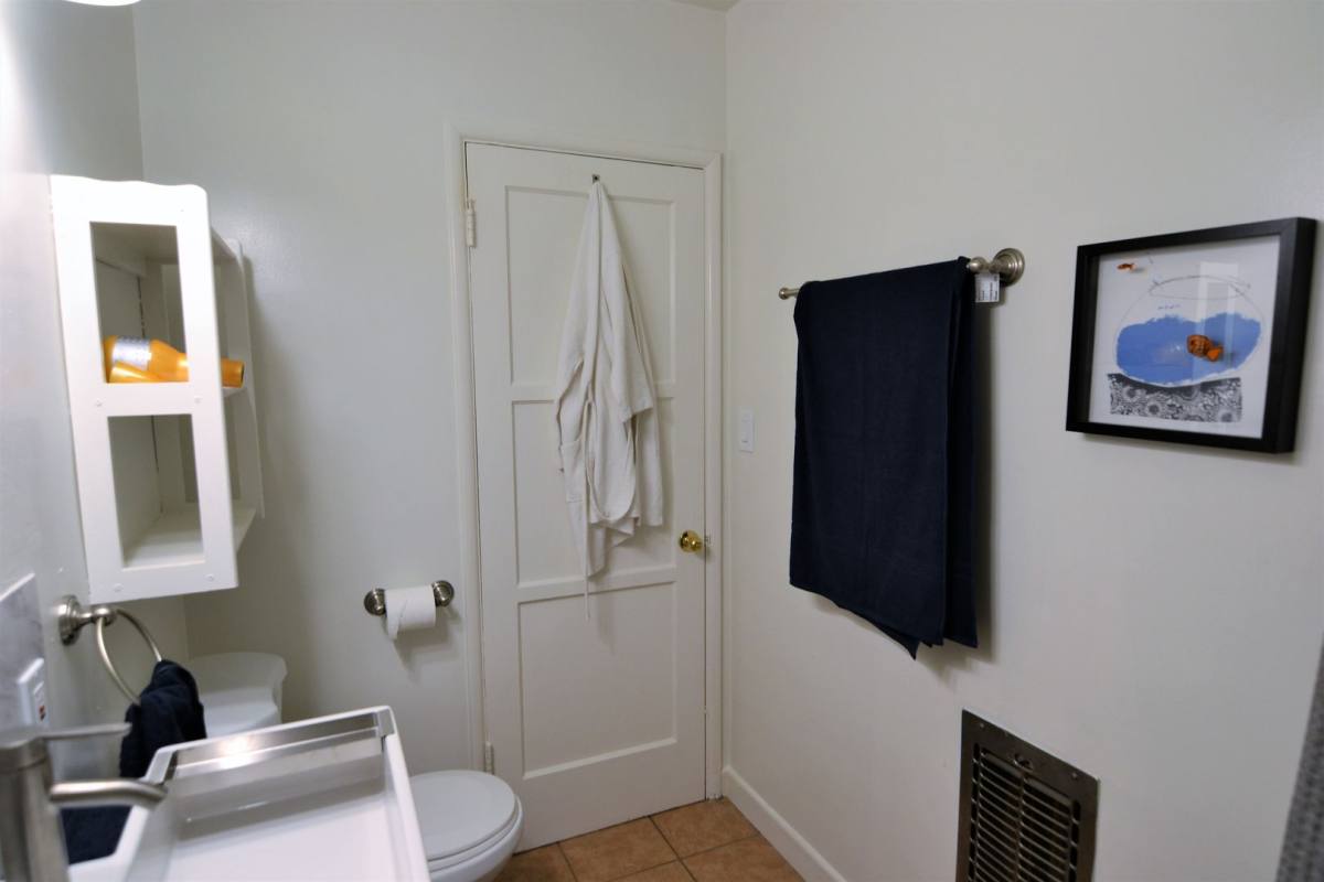 Apartment for rent at 12423-25 Chandler Blvd, Valley Village, CA 91607