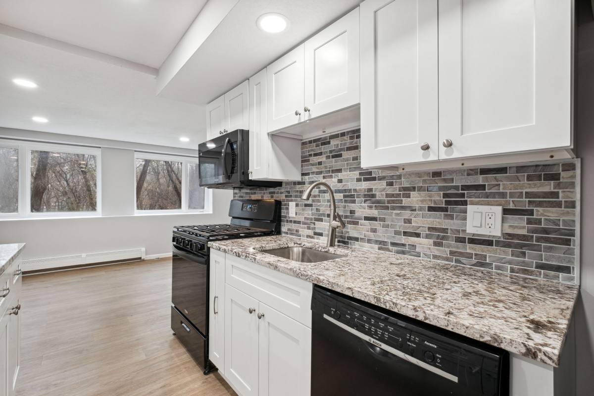 Townhouse for rent at 1033 Bluff Ave E, Shakopee, MN 55379