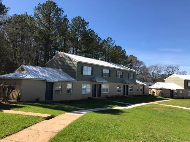 Apartment for rent at 200 W McMillian St, Talladega, AL 35160