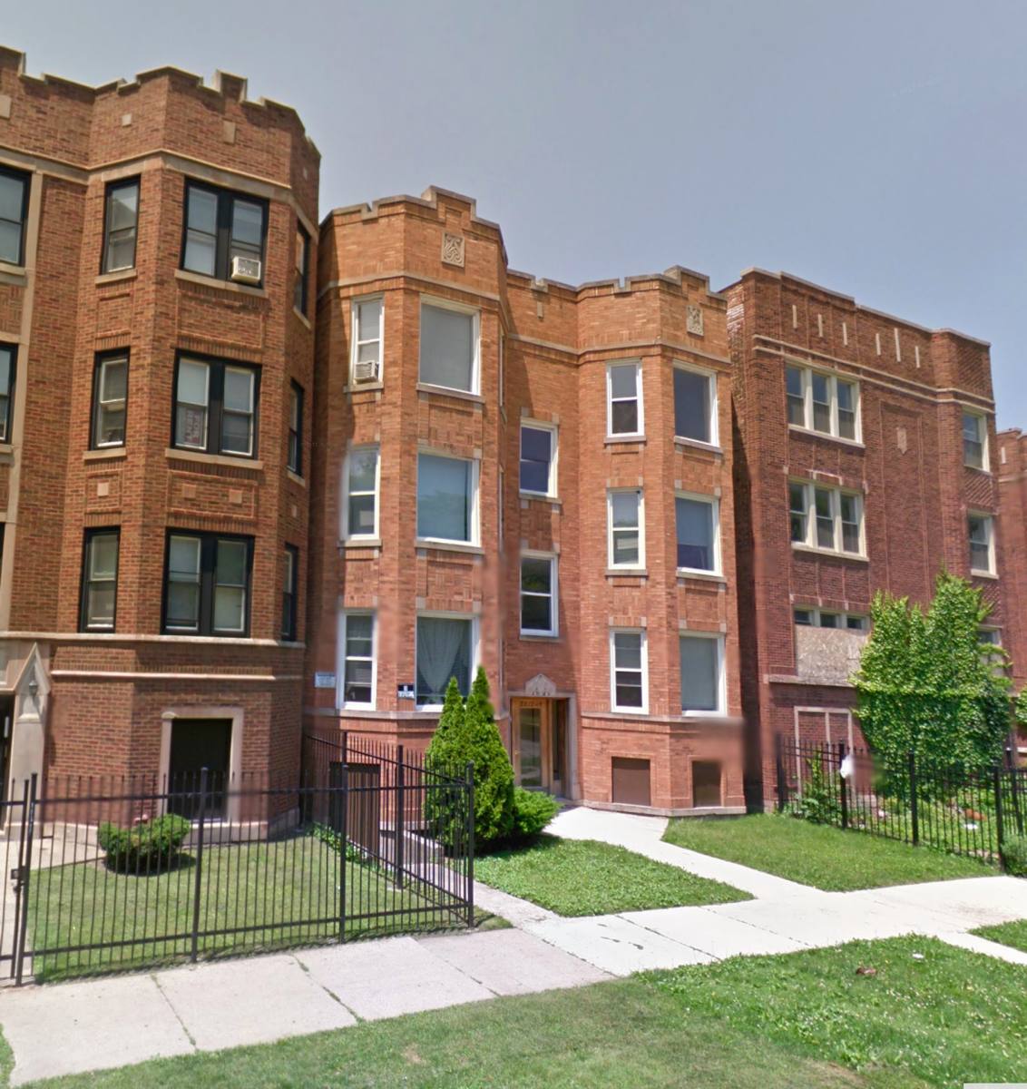 Apartment for rent at 8014 S Maryland Ave, Chicago, IL 60619