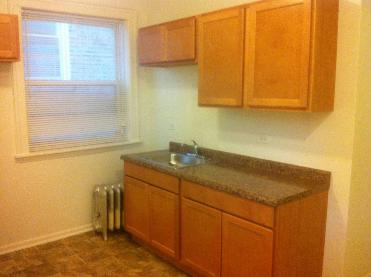 Apartment for rent at 8014 S Maryland Ave, Chicago, IL 60619