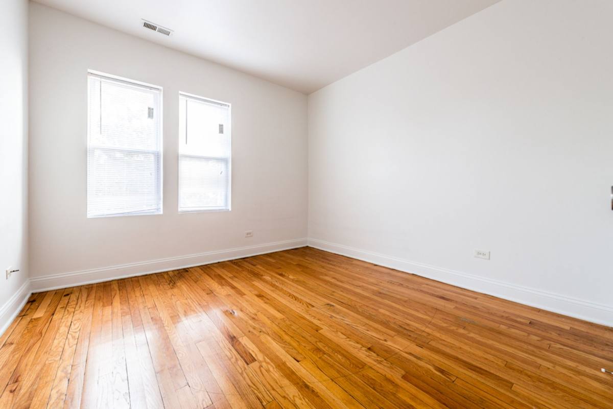 Apartment for rent at 1701-11 W 80th, Chicago, IL 60620