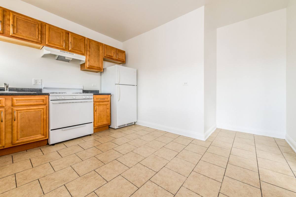 Apartment for rent at 1701-11 W 80th, Chicago, IL 60620