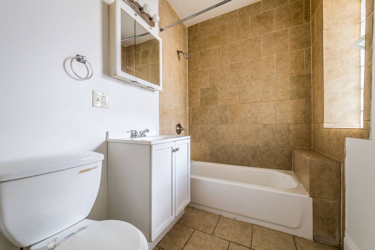 Apartment for rent at 1701-11 W 80th, Chicago, IL 60620