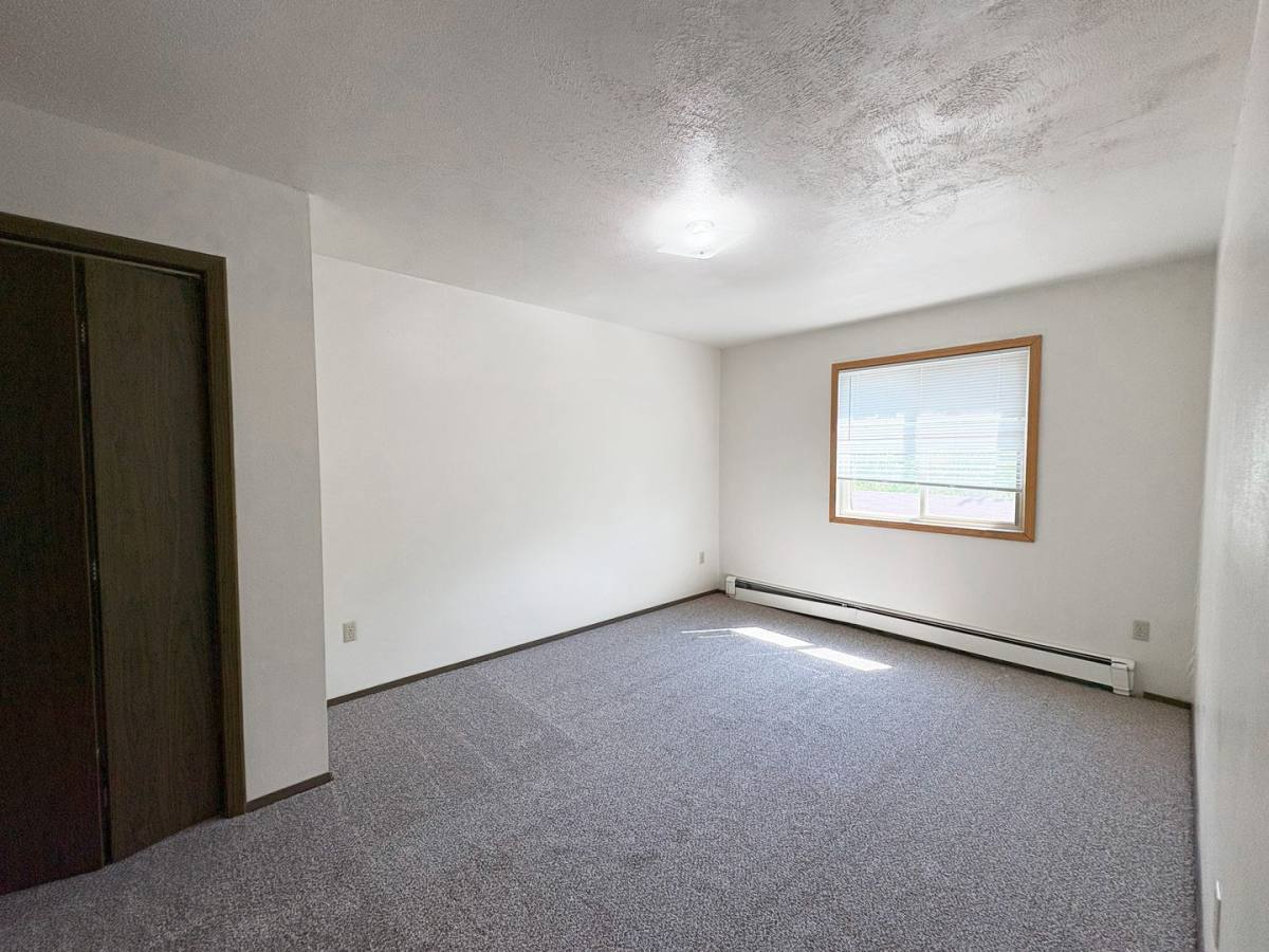 Apartment for rent at 1400-1446 8th St NW, Minot, ND 58703