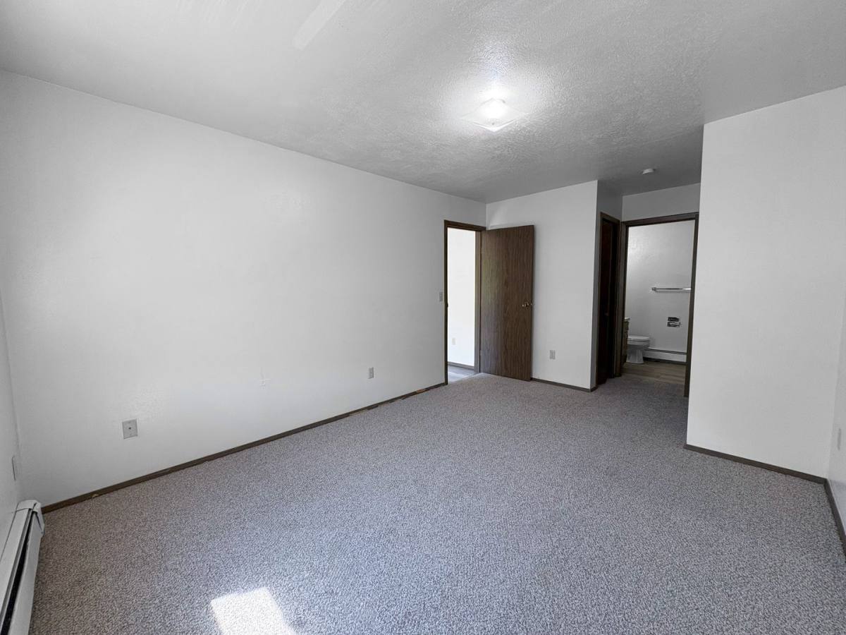 Apartment for rent at 1400-1446 8th St NW, Minot, ND 58703