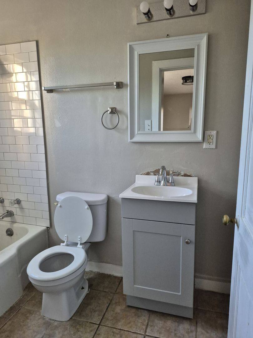 Apartment for rent at 425 W Tennessee St, Florence, AL 35630