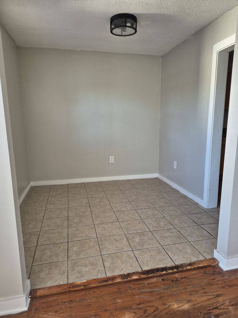 Apartment for rent at 425 W Tennessee St, Florence, AL 35630