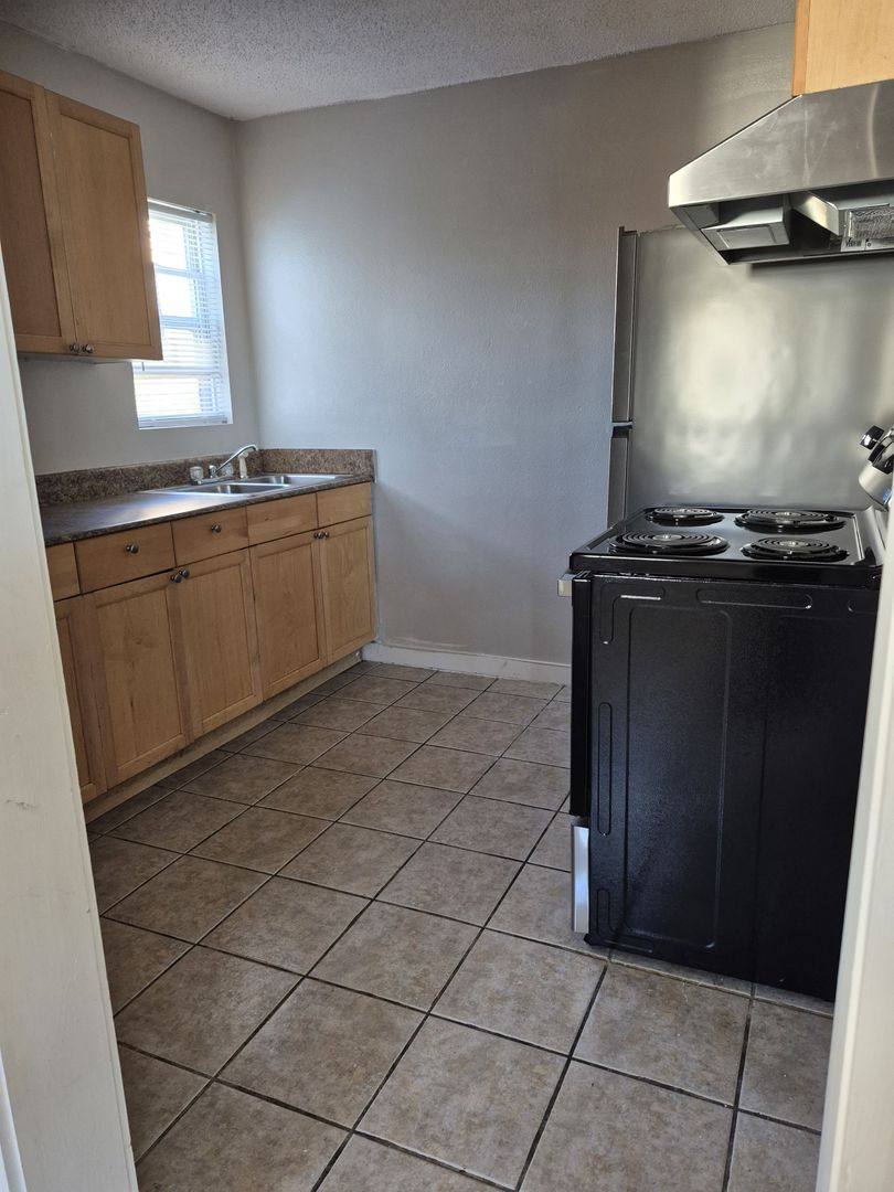 Apartment for rent at 425 W Tennessee St, Florence, AL 35630